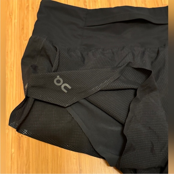On Running Black Athletic Shorts - Picture 6 of 9